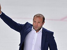 В Омске появилась хоккейная коробка имени Сушинского, экс-форвард «Авангарда» ее посетил. В городе планируется открыть 35 бесплатных коробок с теплыми раздевалками