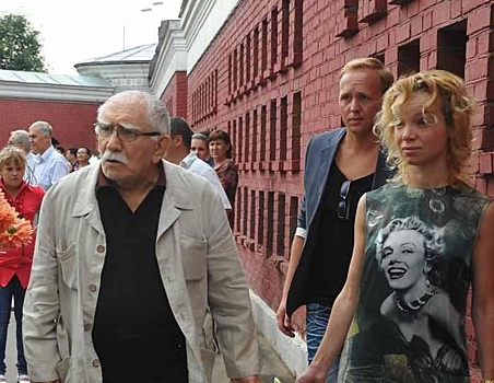 Экс-жене Джигарханяна предлагали миллион рублей за появление у его гроба