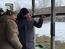 Российский губернатор пострелял по мишеням в Чечне и попал на видео