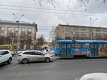 Трамваи и троллейбусы встали в Екатеринбурге из-за ДТП