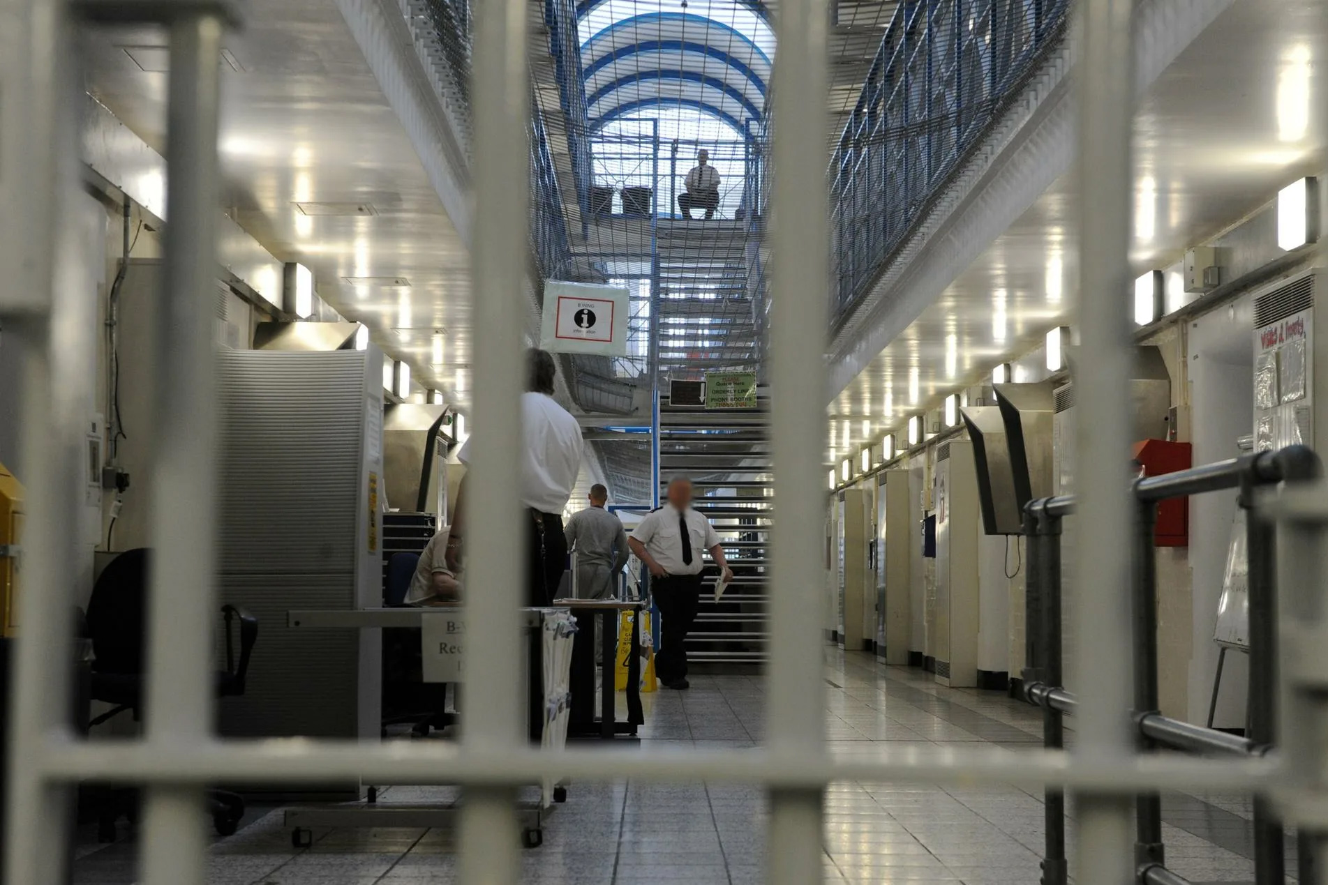 В Британии заключенных будут досрочно выпускать из переполненных тюрем