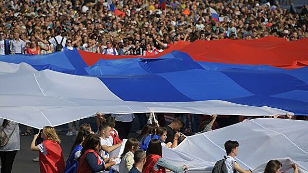 Около полумиллиона человек отпраздновали День российского флага в Москве