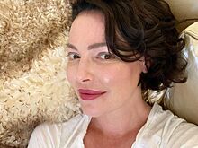 41-летняя актриса Кэтрин Хейгл показала, как 3-летний сын помогает делать уборку по дому