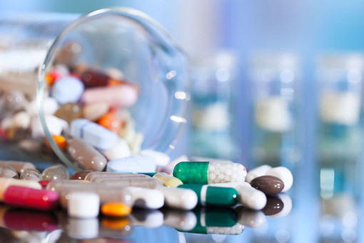 В Петербурге ребенок случайно выпил антидепрессанты и отправился