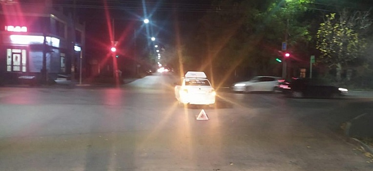 Подросток на велосипеде попал под машину в Таганроге