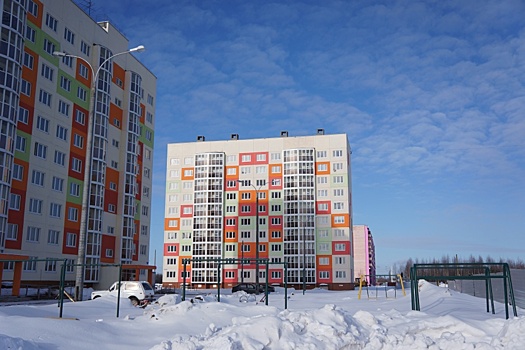 «Наш дом трещит по швам»: новоселы с Московского скучают по деревянным аварийкам