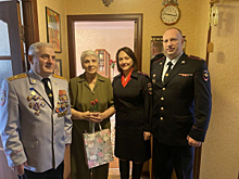 В Калуге полицейские и общественники поздравили с Международным женским днем женщин – ветеранов органов внутренних дел, а также матерей и жен сотрудников, погибших при исполнении служебного долга