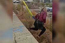 В Караганде девушка разбилась при прыжке с веревкой