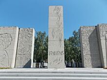 Опечатки в фамилиях фронтовиков исправят на Монументе Славы в Новосибирске