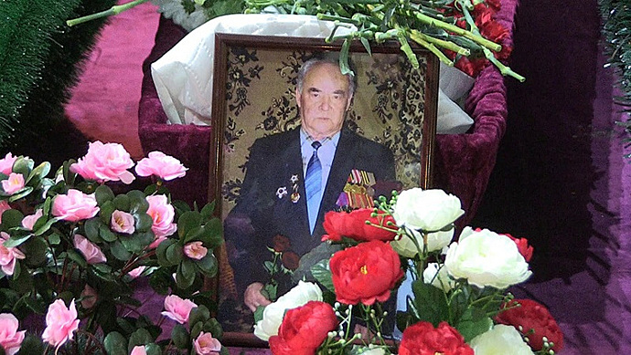 В Екатеринбурге с воинскими почестями похоронили легендарного полковника МВД
