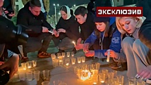 В Крыму несут свечи к стихийному мемориалу после теракта в «Крокус Сити Холле»