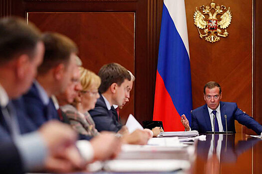 Медведев призвал сохранить бюджет социально ориентированным