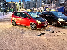 В Новосибирске произошло «мутное» ДТП: столкнулись Mitsubishi Airtrek и Honda Fit