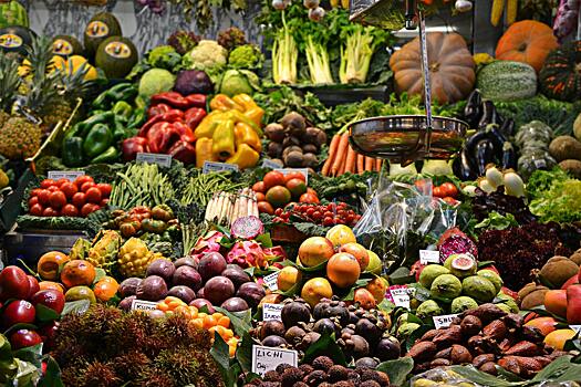 Нутрициолог заявила об опасности ранних фруктов и овощей