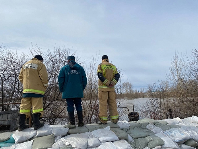 В Ишиме пережили первую волну паводка: вода подошла к центру города