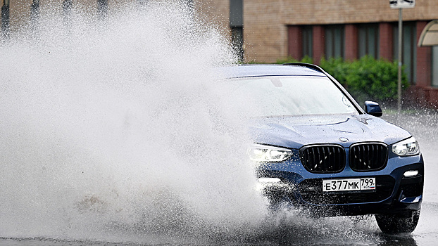 Водителей в Подмосковье предупредили о летней опасности на дорогах