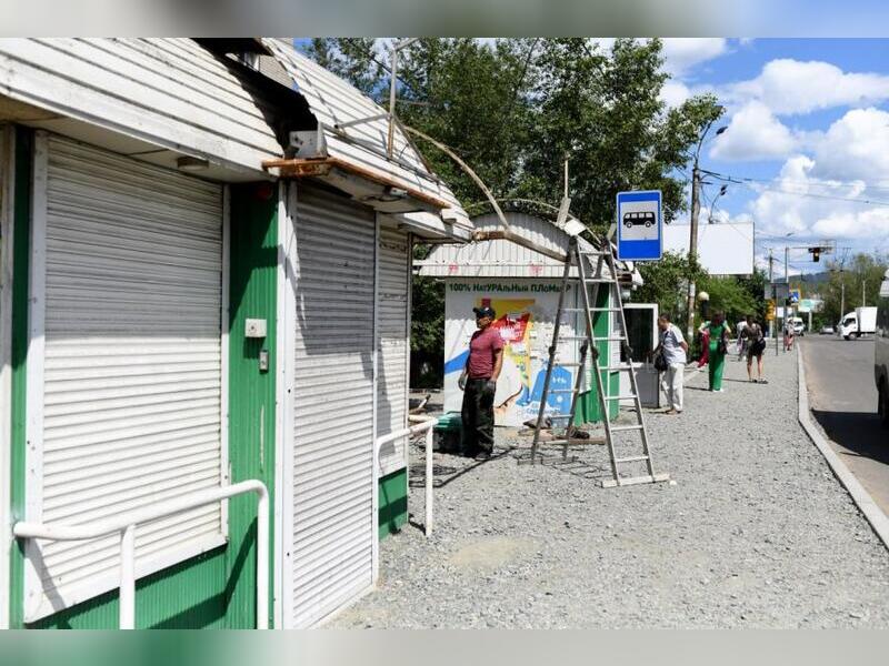 Торговые павильоны на остановках тормозят ремонт дороги в Чите