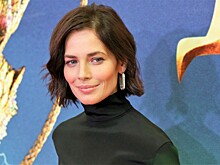 «Само совершенство»: Юлия Снигирь показала стройную фигуру и идеальный пресс на стильном фото в топе