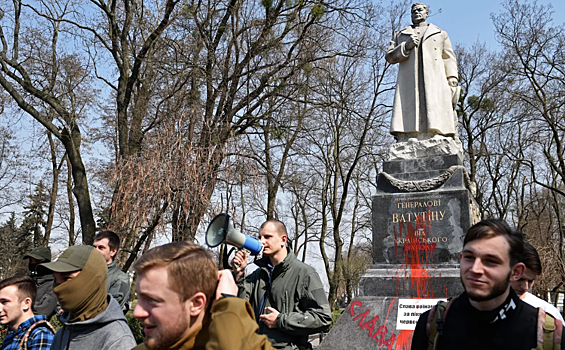 В Киеве захотели перезахоронить останки генерала Ватутина