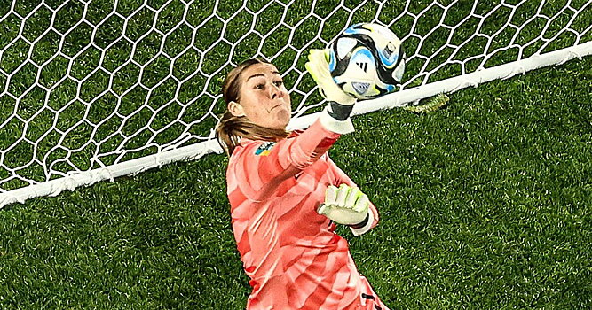 Бартон о вратаре женской сборной Англии: «Я говорил, что забил бы ей 100 из 100 пенальти. Я ошибался. Я бы забил 1000 из 1000 левой ногой»