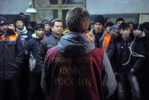Мигранты массово покидают Россию