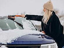 За это придется доплатить. Эксперт рассказал россиянам, откуда точно нужно счистить снег в машине
