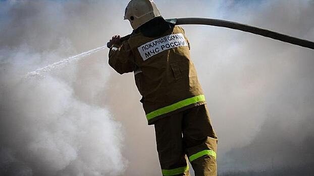 Вологодские спасатели тушили пожар на территории придорожного кафе