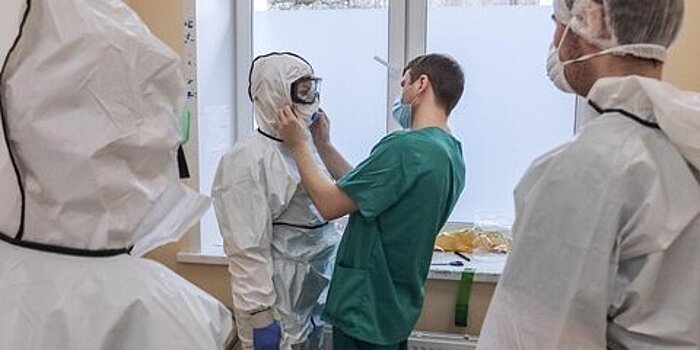 Студенты объяснили свое решение практиковаться в ковидных клиниках