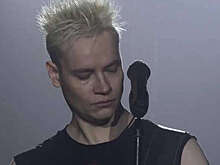 Певец Shaman заплакал на концерте, посвященном его пресс-секретарю