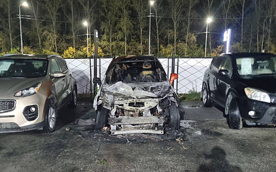 На парковке на Куйбышевском шоссе в Рязани сгорел автомобиль
