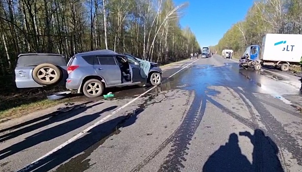 Девять человек пострадали в ДТП с маршруткой и грузовиком под Новосибирском