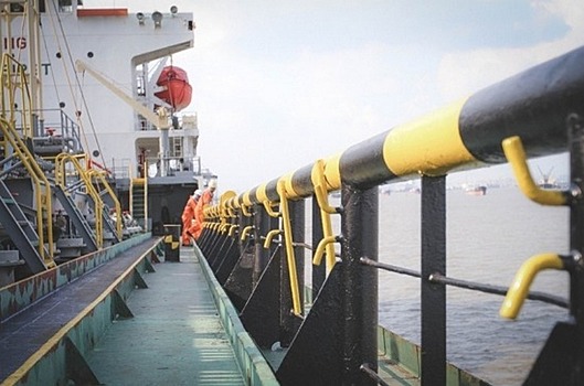Иран задержал сразу два танкера