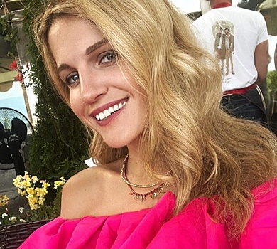 'В 8 утра ко мне постучался медведь": Евгения Малахова рассказала о необычном подарке на День влюбленных