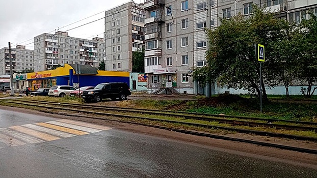 В Омске обнаружен пешеходный переход «в никуда»
