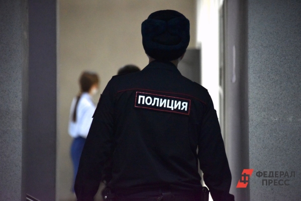 В Петербурге задержали двух полицейских, которые помогали мигрантам избежать депортации
