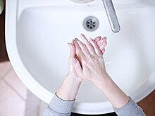 Онкодерматолог предупредила о заметном на коже симптоме COVID