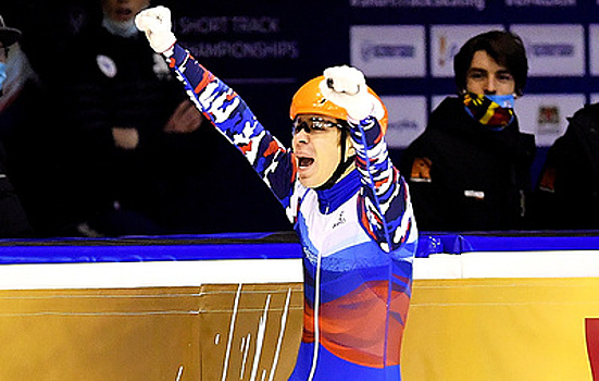 Семён Елистратов завоевал вторую медаль на этапе Кубка мира по шорт-треку в Пекине