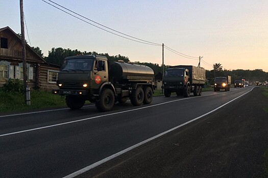 Колонна военной автотехники выдвинулась из Кемеровской области для переброски в Иркутскую область