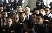 От суммы до тюрьмы: как экс-премьер Наджиб Разак сначала потерял власть, а потом свободу