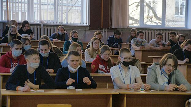 Школьники региона проводят выходные в Вологодском госуниверситете