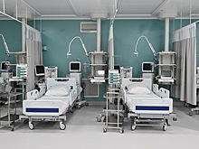 Невеста и любовница спасли мужчину в коме от отключения аппарата ИВЛ и зонда