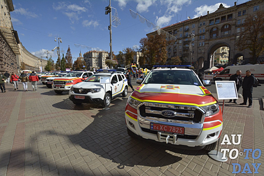 Украинские спасатели получили от Мининфраструктуры новые аварийно-спасательные автомобили