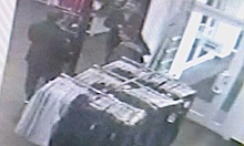 «Неизвестно, будет ли он заикой»: появилось видео падения лестницы на малыша в бутике Екатеринбурга