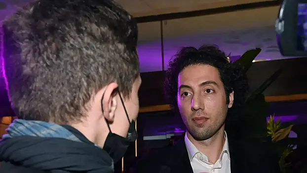 СМИ: лишенный гражданства РФ комик работал с «Вечерним Ургантом»