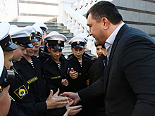 Воспитанники Владивостокского нахимовского училища встретились с олимпийским чемпионом Давидом Мусульбесом