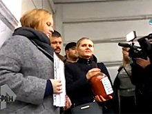 На выставку в Сахаровском центре принесли «кровь детей Донбасса»