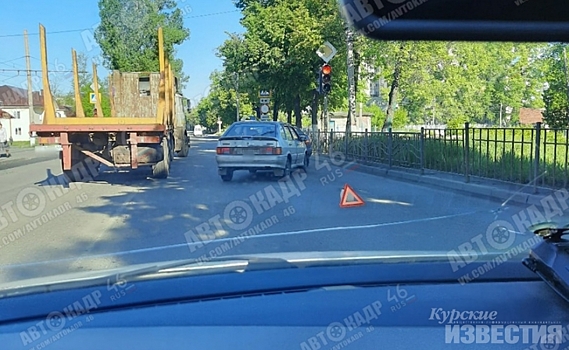 В Курске столкнулись «Тойота» и «Ваз 2114»