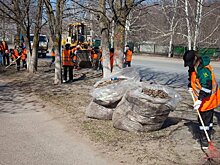 Работники "ТАИФ-НК" навели порядок на улице Лесной и очистили территорию родника вблизи Нижнекамска