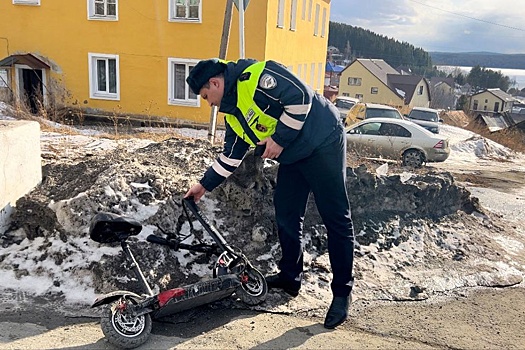 В Свердловской области пострадали дети на электросамокате