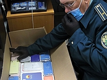 В магазинах Волгограда нашли почти 2 тыс. фальшивых аксессуаров Apple